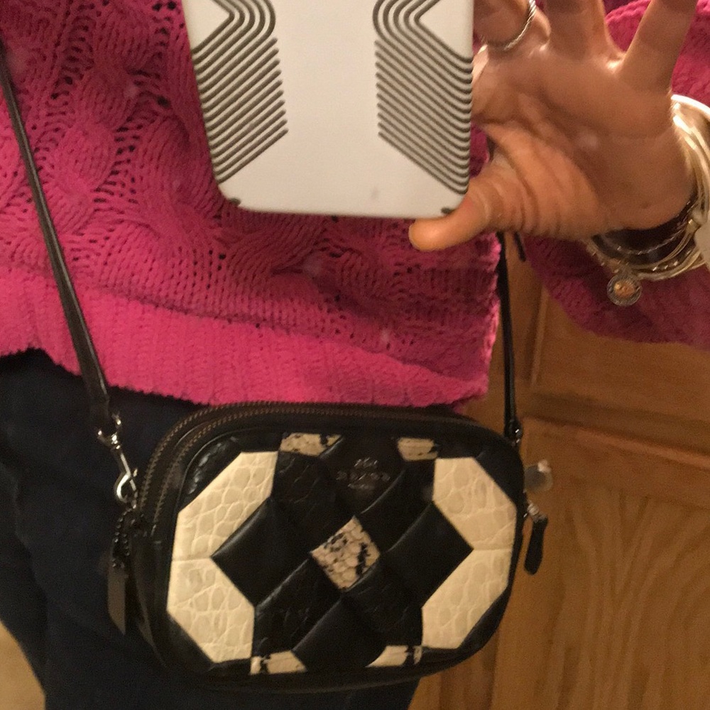 Cute black/cream Coach Canyon Quilt crossbody!😍 - Picture 2 of 8